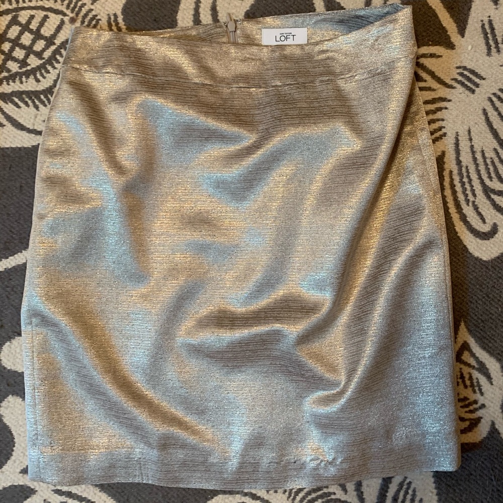 Shiny gold LOFT mini skirt